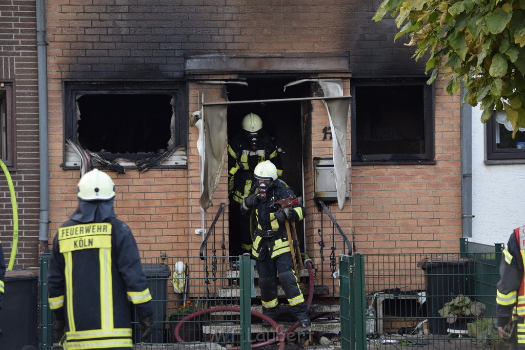 Feuer 2 Vollbrand Reihenhaus Roggendorf Berrischstr P110.JPG - Miklos Laubert